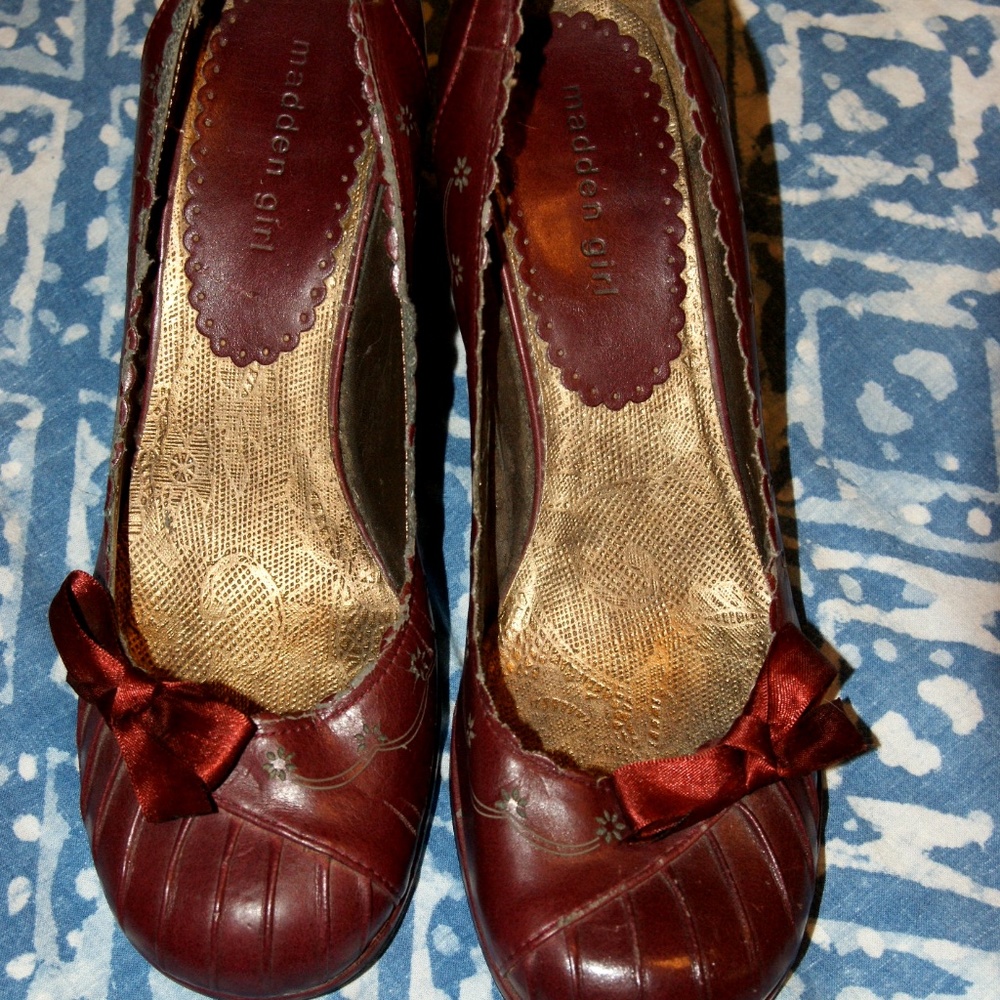 Madden Girl Red bow heels 9.5M